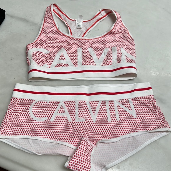 Calvin Klein underwear set - Picture 1 of 3